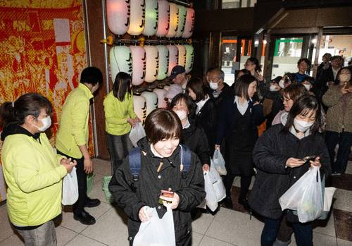 アエマ八戸オープン 旧三春屋1階 1年遅れ、飲食中心11店舗