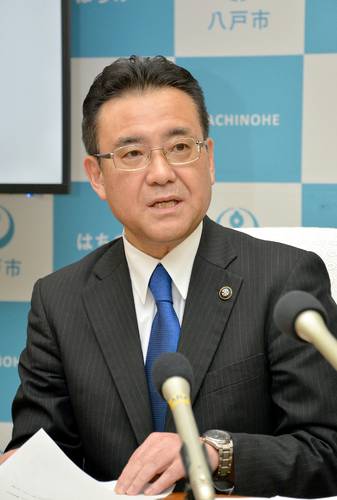 アエマ運営会社に積極的な情報公開を求める熊谷雄一市長=21日、八戸市庁