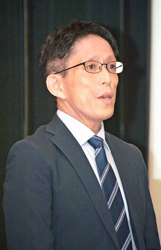 グローバルサウスとの連携強化の重要性について説明する磯野生茂氏=23日、八戸プラザホテル