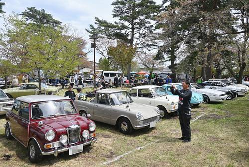 往年の名車が一堂に会した会場