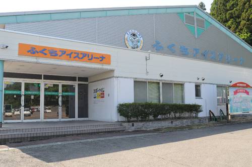 アイススケート場としての廃止が決まった「ふくちアイスアリーナ」=13日、南部町