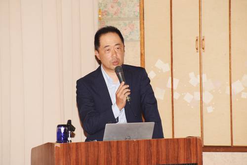 DX推進の重要性を解説する村上仰志氏=15日、三戸町