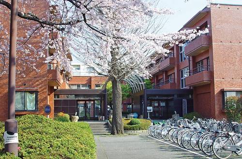2028年度末の閉寮が決まった東京都小平市にある青森県学生寮(県育英奨学会提供)