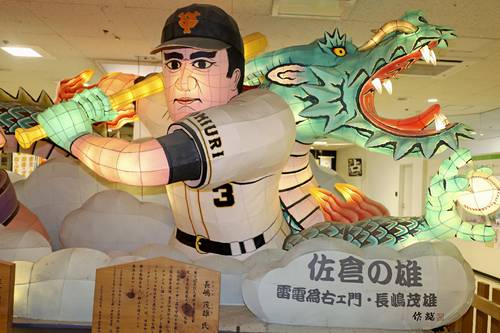 千葉県佐倉市の商業施設に展示されている「長嶋ねぶた」=7月