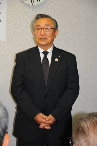 事務所開きで支持者にあいさつする小野寺美登氏=13日、一戸町