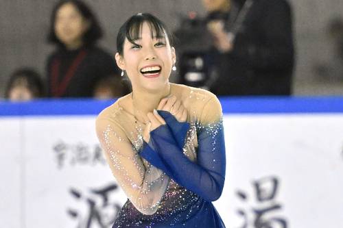 フィギュアスケートの近畿選手権で、女子フリーを終え笑顔を見せる三原舞依=5日、木下アカデミー京都アイスアリーナ