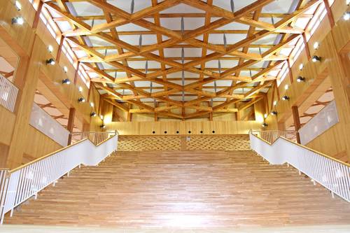 文部科学大臣賞を受賞した町立義務教育学校六戸学園の校舎
