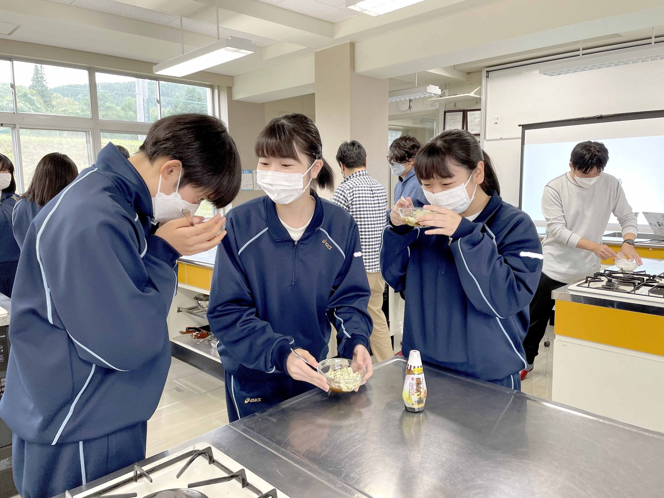 三戸町版タホを試作する三戸高の生徒