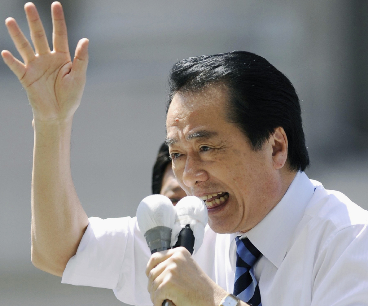 参院選の公示日に第一声を上げる菅直人首相=2010年6月24日、大阪市