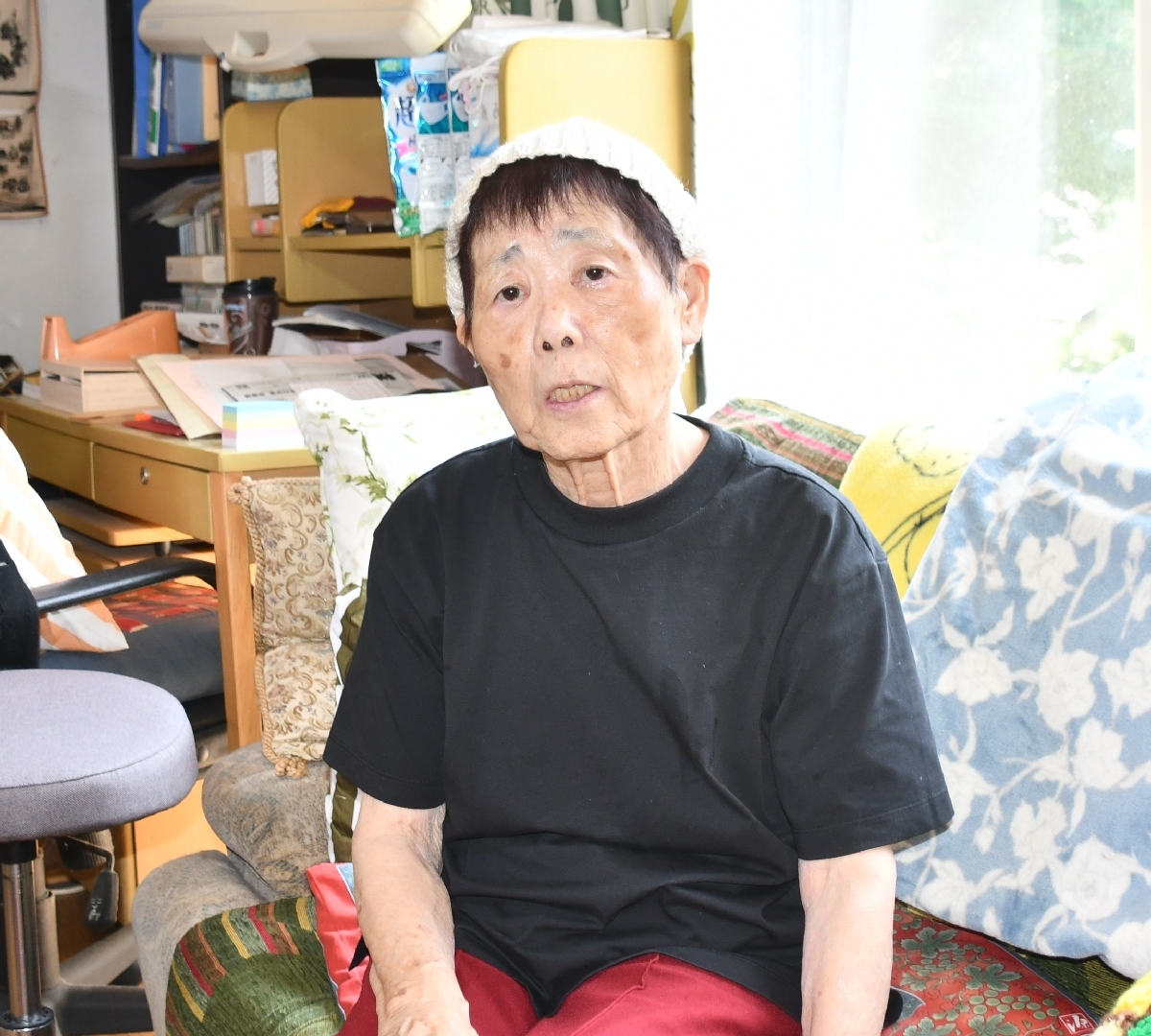 満州での記憶をたどる村井喜代女さん=8月、六ケ所村