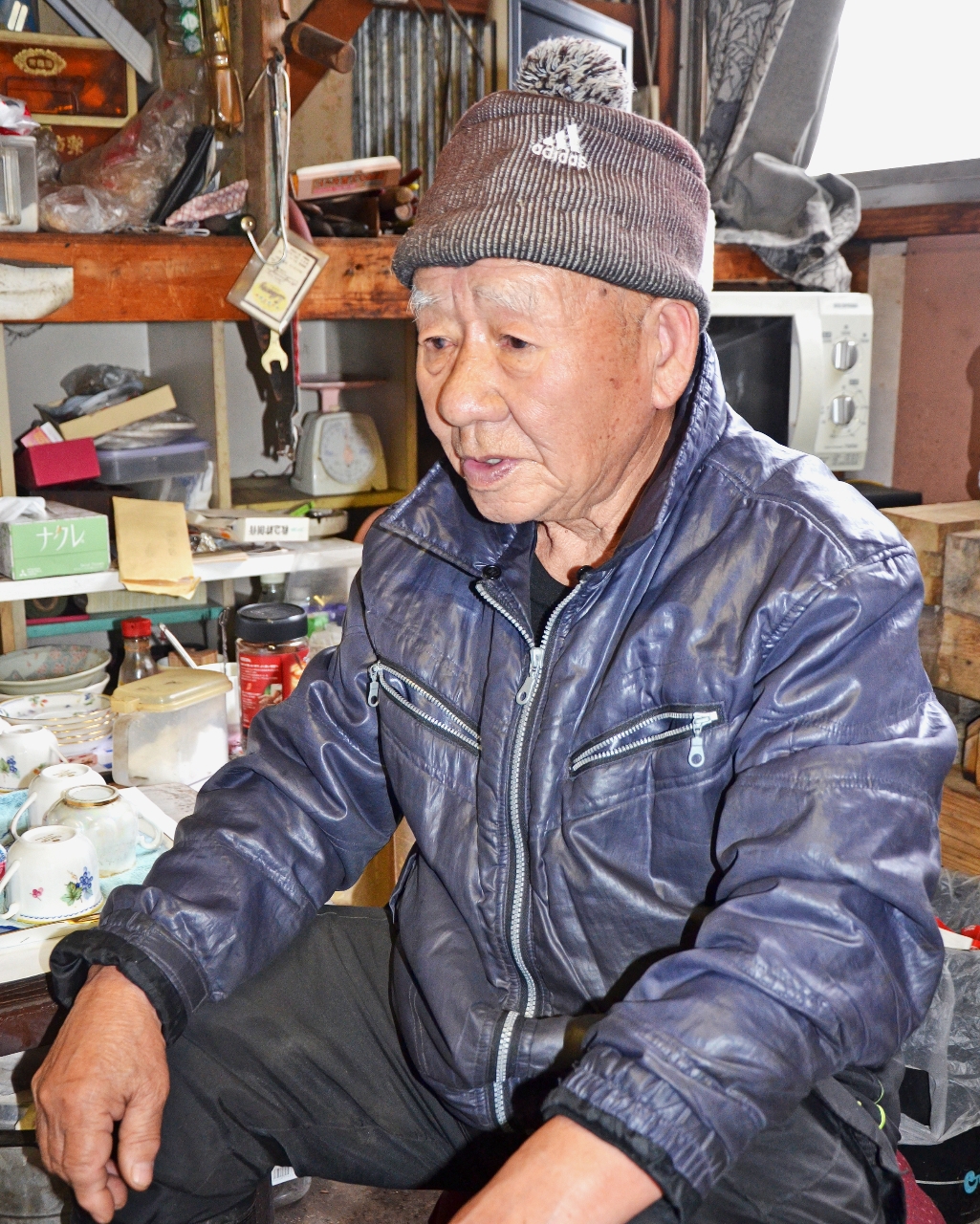 戦争への思いを語る小西國治さん=4月、八戸市内