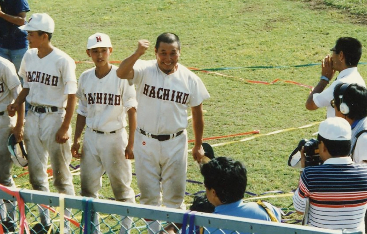 20年ぶりの夏の甲子園出場を決め、ガッツポーズする筆者=1985年7月