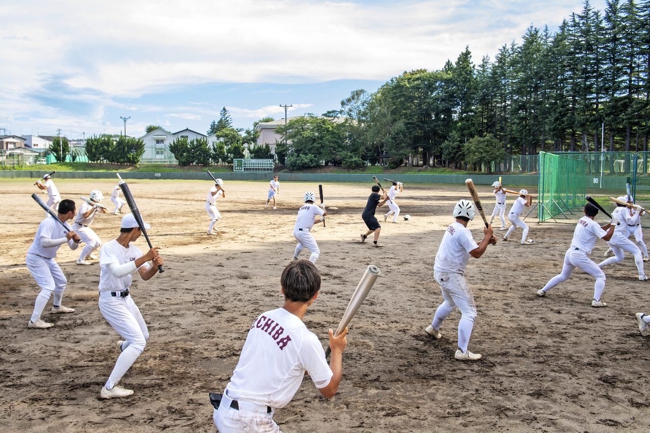 公立校として勉学にも励みながら甲子園出場を目指す選手たち=8月、八高球場