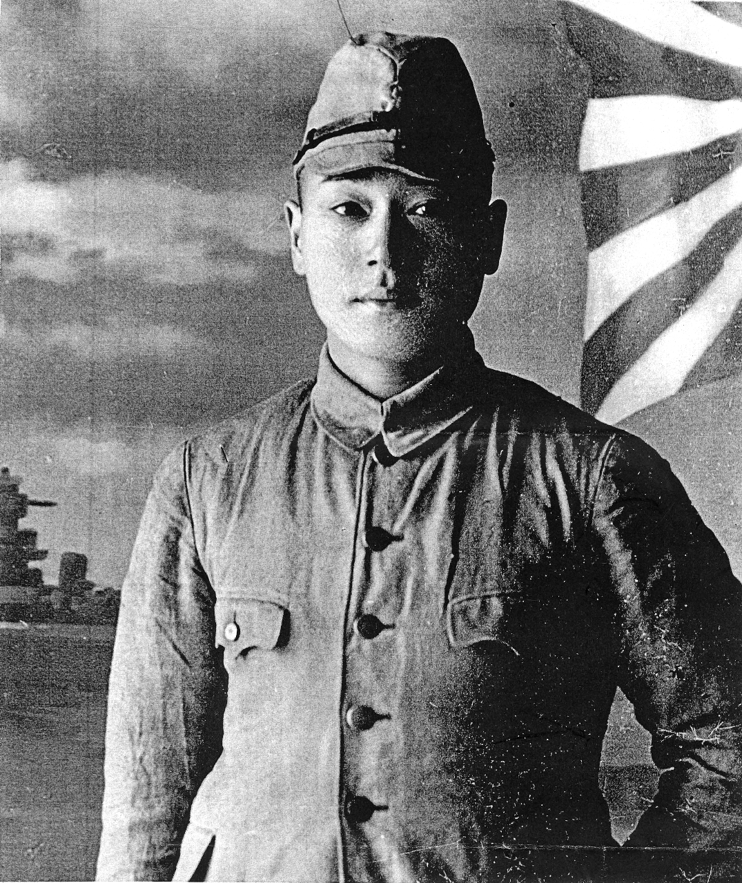 出征先の満州で、35歳で落命した藤田薫さん。出征前に撮影した軍服姿が唯一の肖像写真となった(藤田友志さん提供)