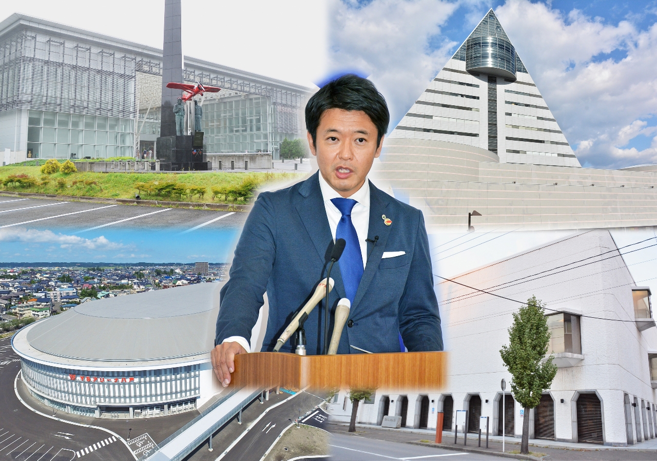 青森県の宮下宗一郎知事(中央)と、歴代知事が関わった大型公共施設(写真はコラージュ。左上から時計回りに県立三沢航空科学館、県観光物産館アスパム、休館中の県立郷土館、県が建設費を負担した八戸市長根屋内スケート場)